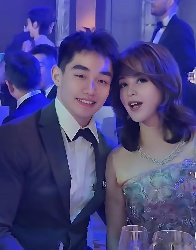 看来是我狭隘了，现实版的霸道总裁爱上绝经的我出现了。20多岁，家里有上市公司的