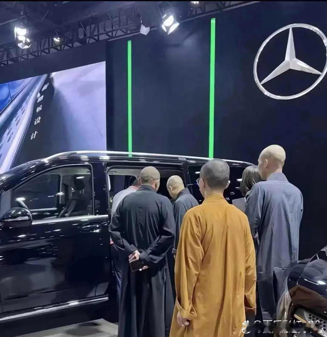 自从看了这两张照片后，我再也没有给寺庙捐过款