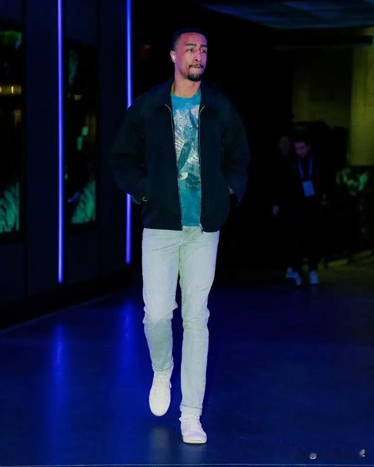 我一定要怒赞快船大将科林斯！在今天快船客场挑战火箭的比赛中，科林斯在上半场比赛中