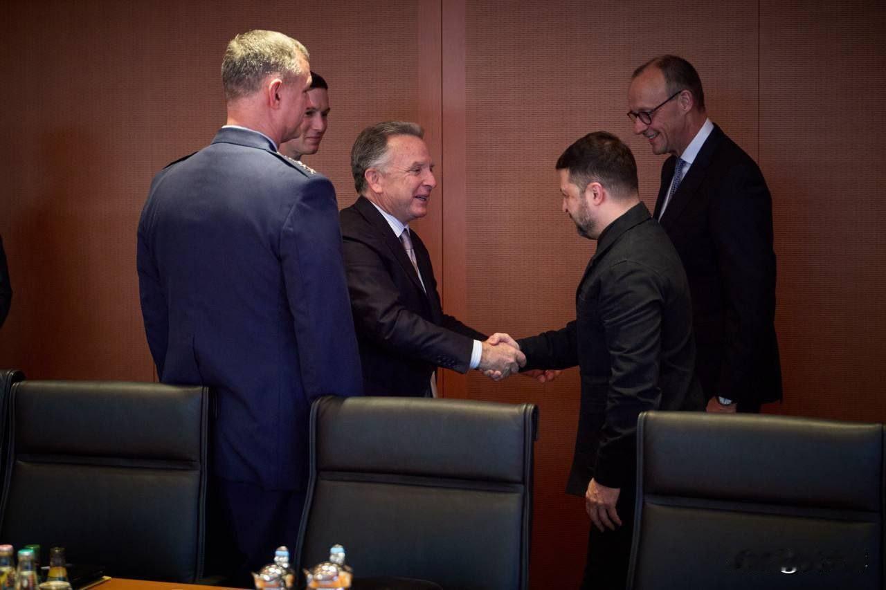 基辅拒绝美国关于在顿巴斯建立“非军事化经济区”的提议12月15日，德国《图片