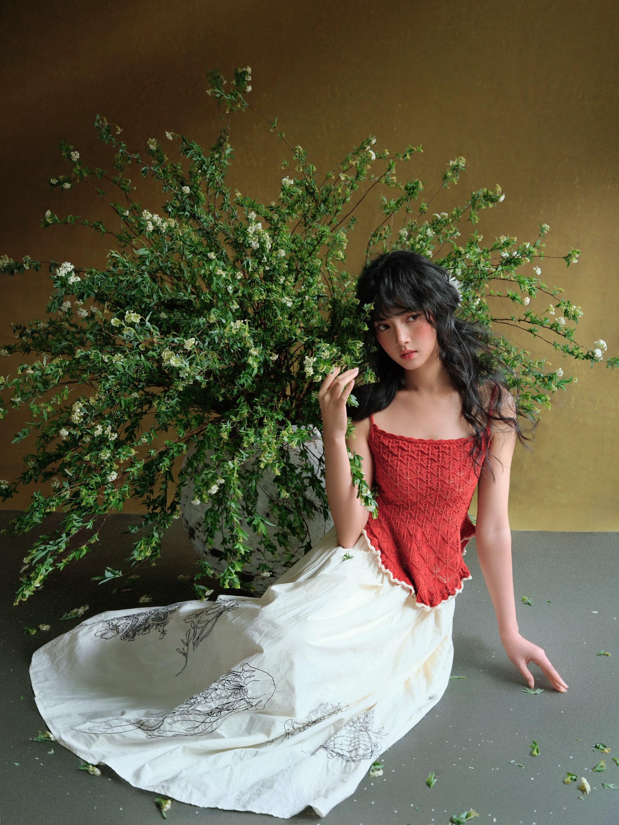 森系美学复古油画感植物系女孩模特