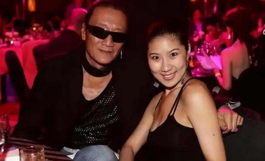 谢贤去世后，很多人首先想到的是，谢霆锋失去了父亲。可当这位89岁老人的人生再次