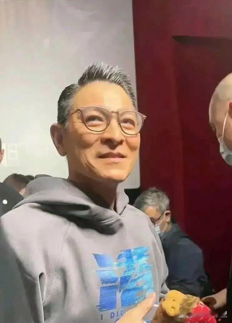 刘德华不染发的样子应该就是这样。