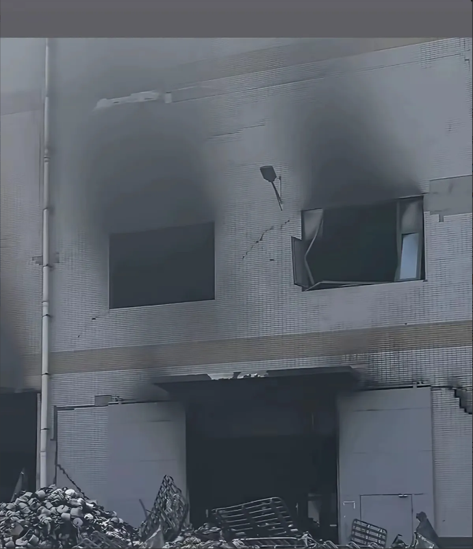 四川省宜宾县锦裕纺织厂这场大火烧了两天，但是很多人还在帮老板说话，认为这么大一个