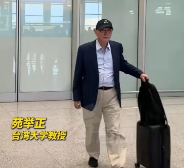 苑举正被邀请观看93阅兵，已经到北京。这次帅化民心里肯定更不忿了，更觉得他这个国