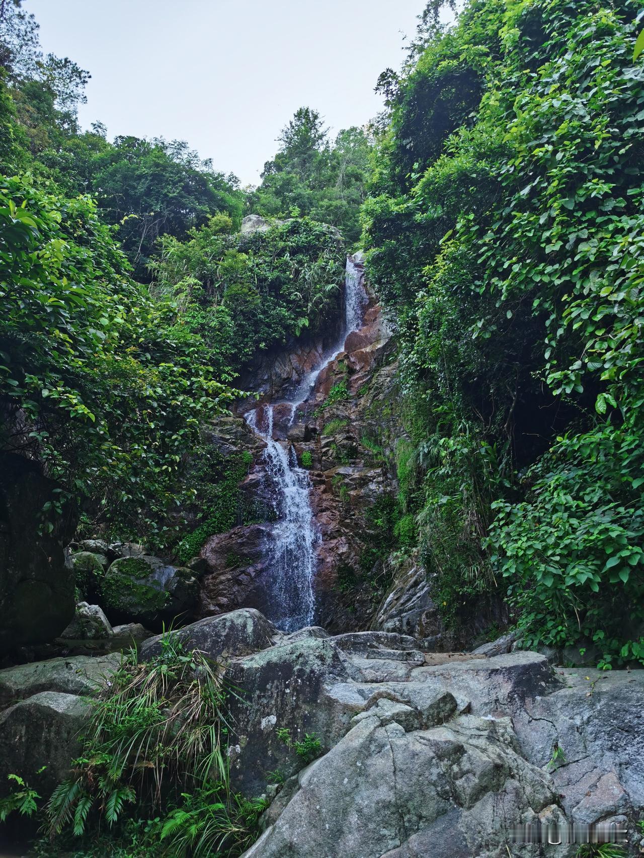 广西玉林丨大容山——广冲瀑布，一处玩水野餐的好地方，干净，不收费广冲瀑布地处大