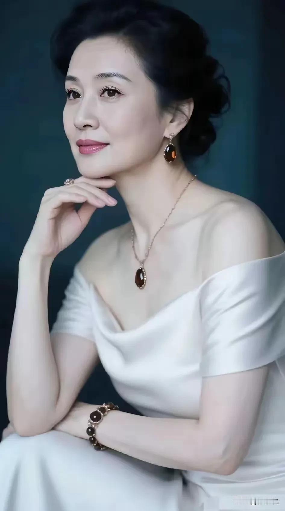 什么是会讲话？就是能说会道。滔滔不绝，娓娓道来。能把死人说活能把白的说成黑的。