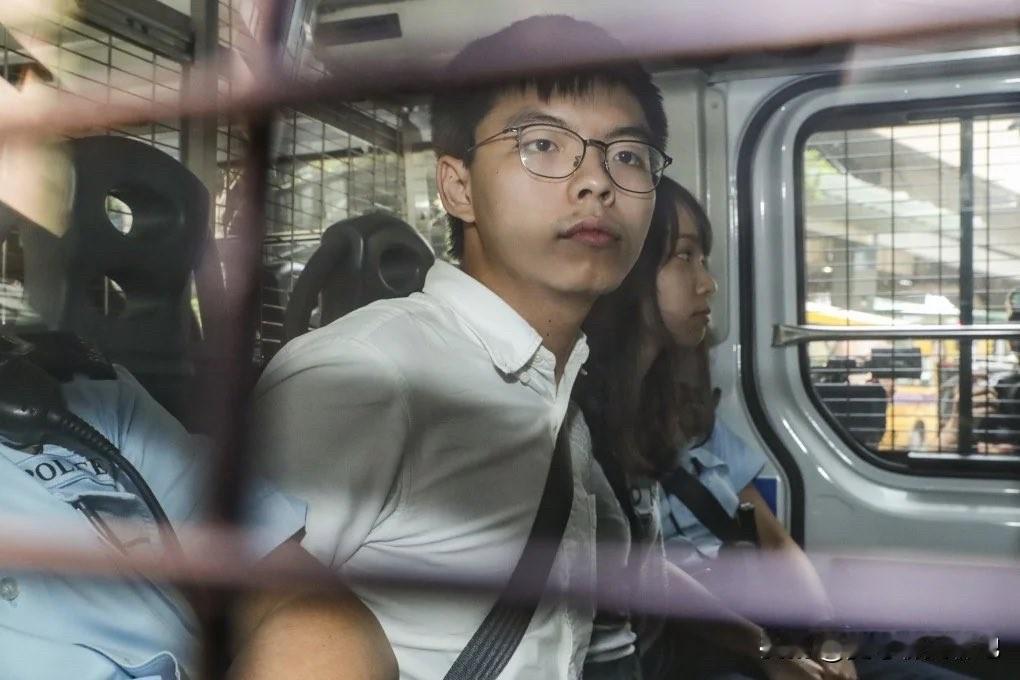 黄之锋这一次认罪了，他从很小时候就抱着搞乱香港，在香港发动暴乱和煽动港独的恶毒心