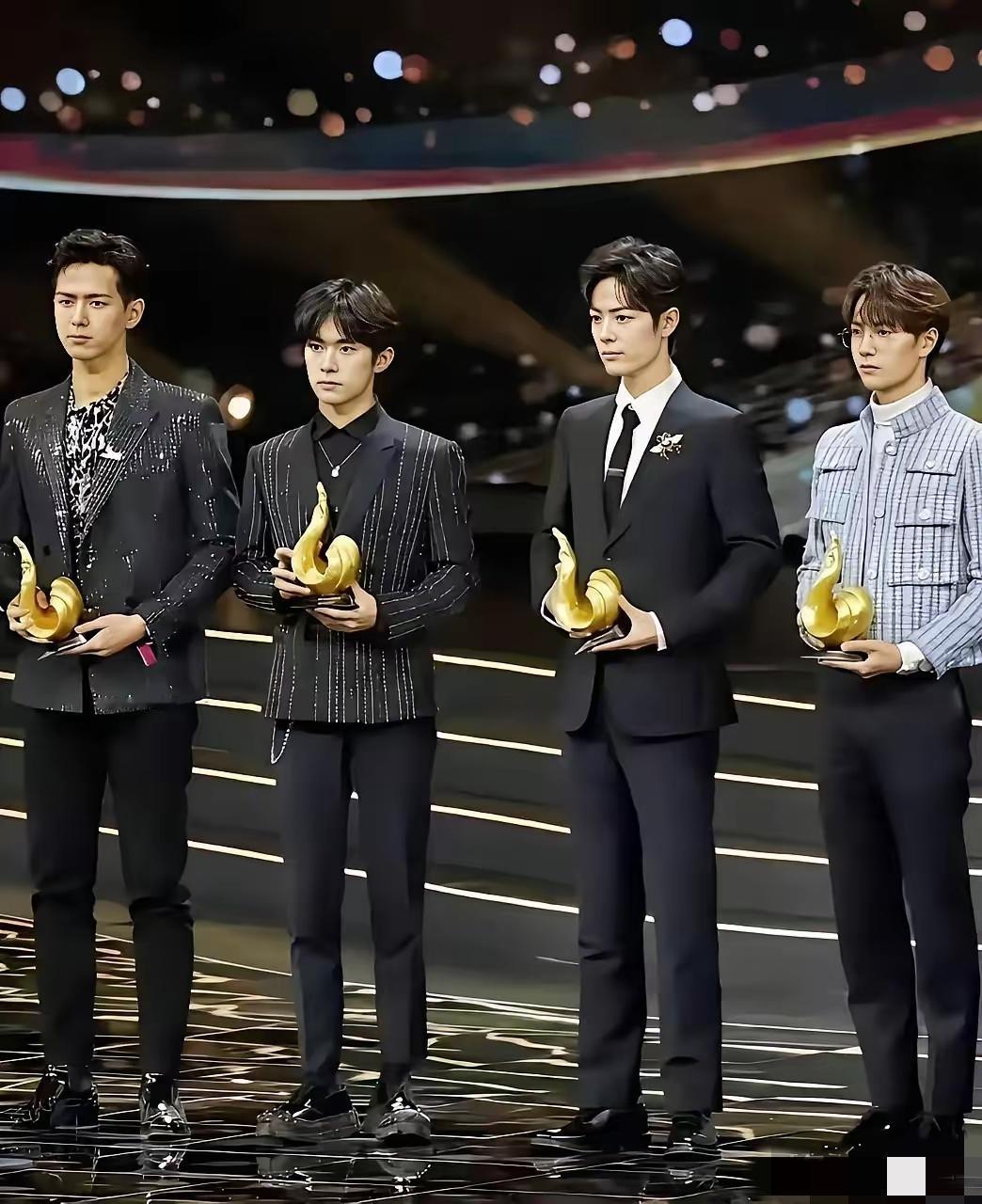 易烊千玺真的是近年来发展最好的男演员了，以前是TFboys里的小透明，热度和知名