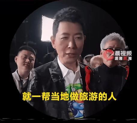 近日，主持人戴军自曝潜水惊魂经历。他在水下约12米处，被当地旅游从业者突然拔掉呼