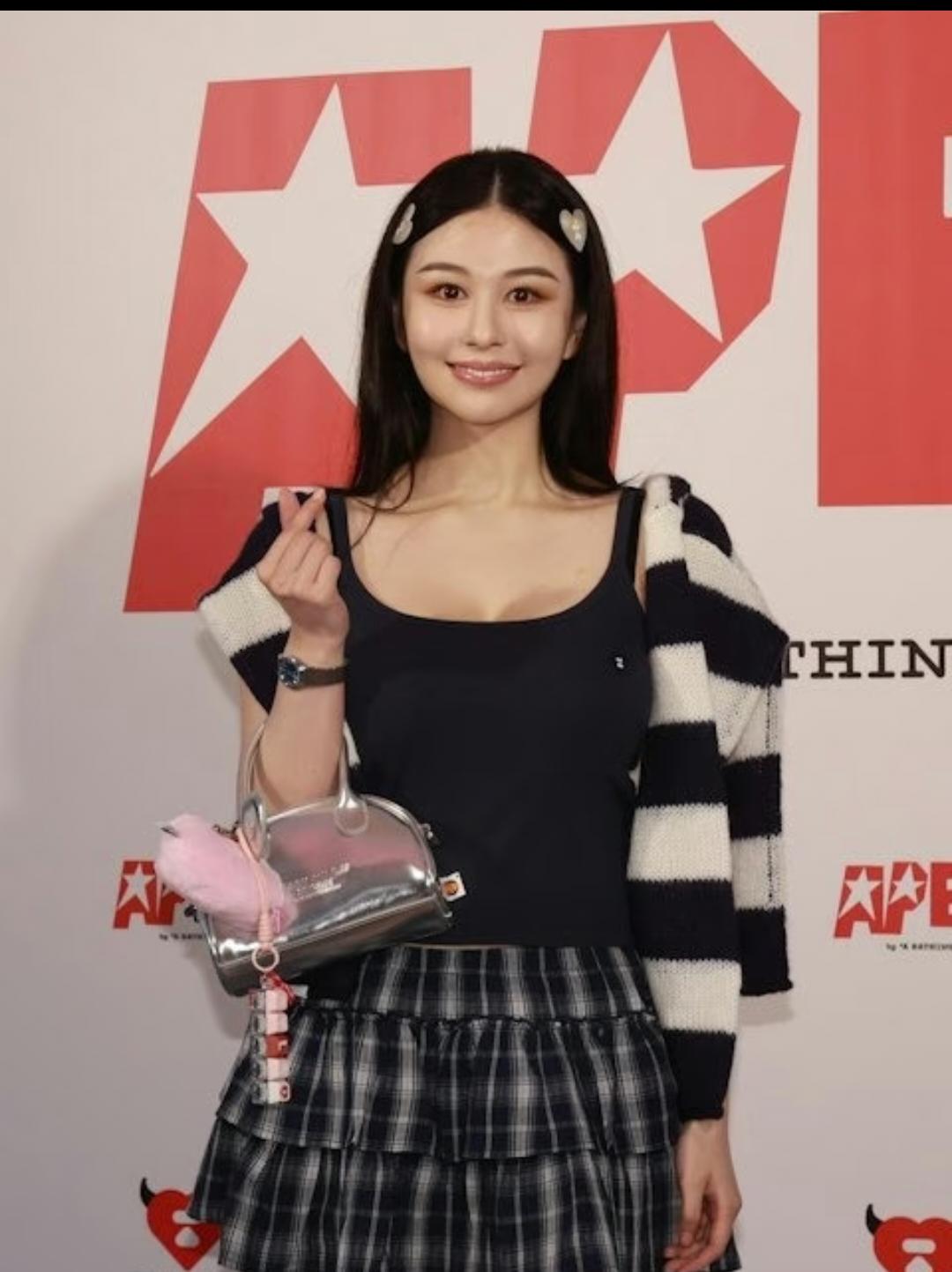 邱淑贞的大女儿沈月最近接受采访，大谈自己的择偶观！只是她真是比大多的星二代要漂