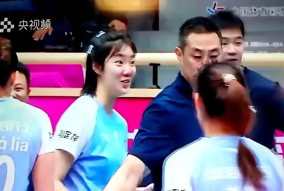 07年二传，0.3秒预判杀疯了！天津青年女排刘敏乔，身高182还在长，二传