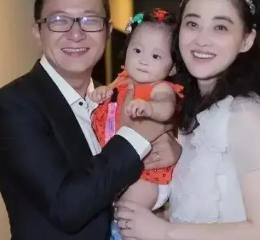 2012年，梅婷慌张的找到秦昊说：“完了！我好像爱上咱们剧组的摄影师了！你能不能