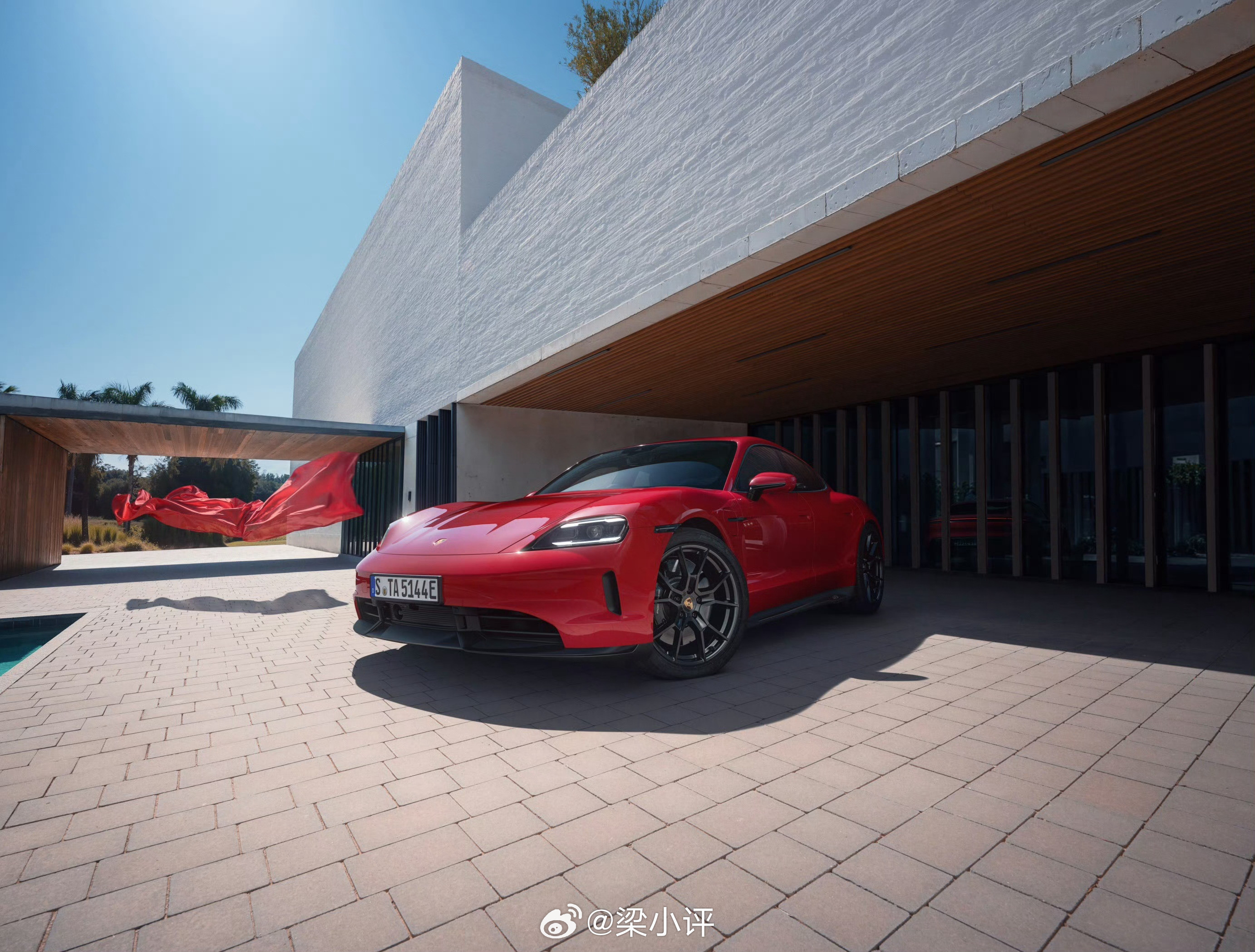 保时捷Tycan保时捷Taycan怎么突然上热搜了？发一波照片，欣赏一下吧！哪个