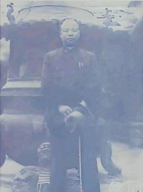 1942年，宋美龄让戴笠秘密除掉王世和。戴笠听到名字，后背瞬间冒冷汗，马上向蒋介