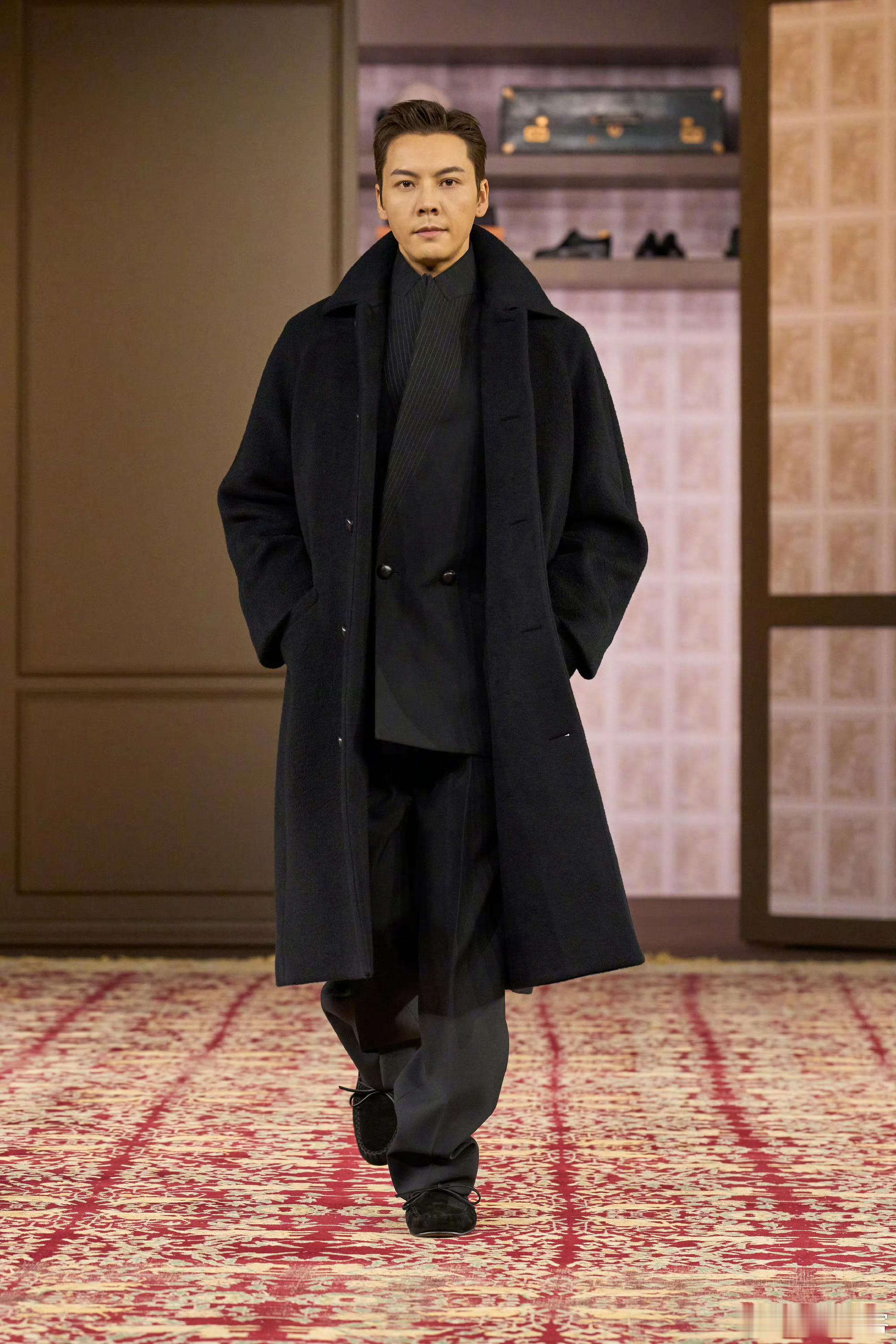 陈伟霆米兰走秀太老钱风了