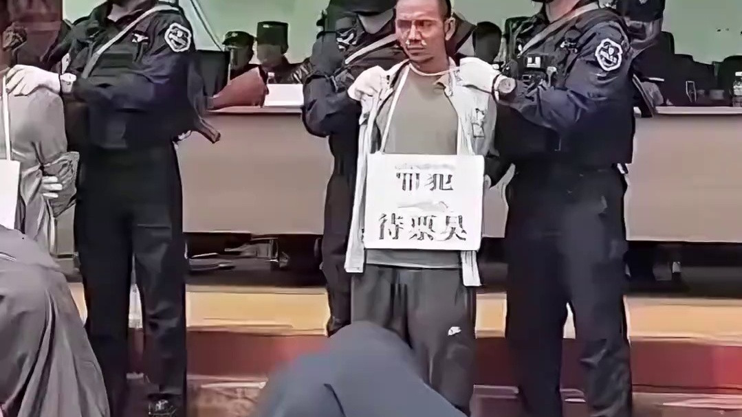 缅甸枪决宣判震撼影像：公审大会现场行刑 引围观群众齐声叫好