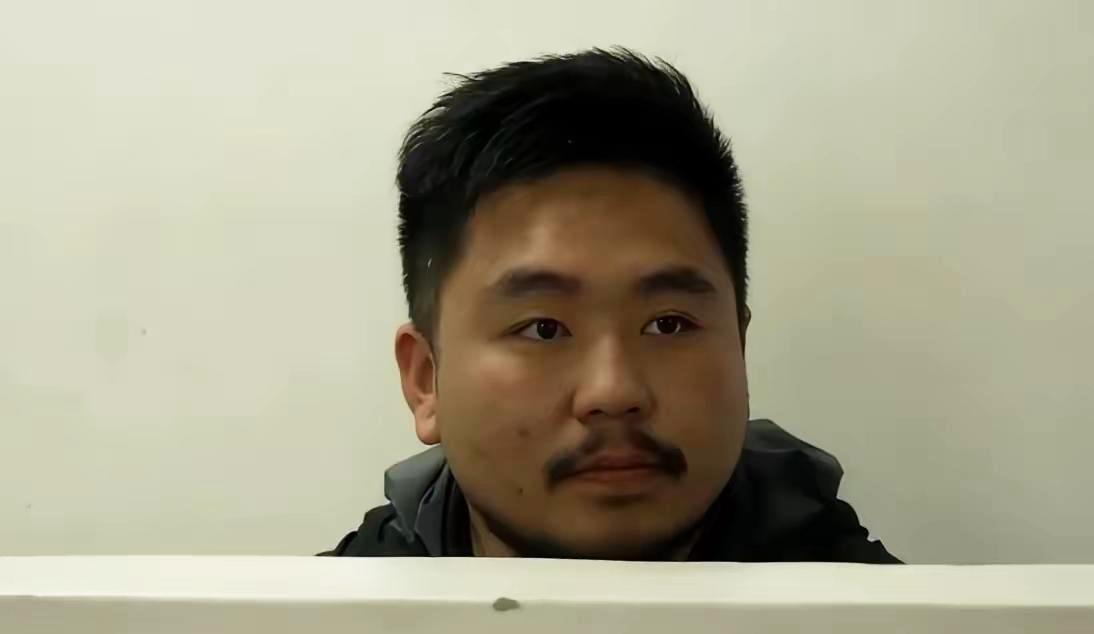 肯尼亚惊现“生物大盗”，行李箱秒变微型虫窝！27岁小伙张克群胆大包天，妄图把