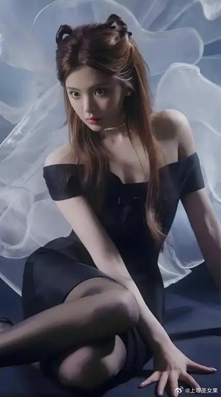 近日，网传肖战将出演超级IP《十日终焉》男主角齐夏，杨超越饰演女主角余念安。作