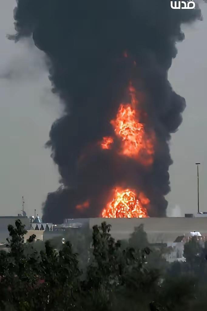 迪拜这个“中东土豪”人设崩了，四十年的家底，十四天就被战火扒了个精光。无人机