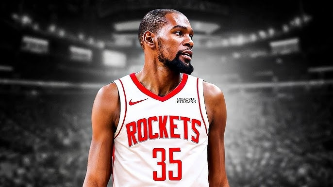 美媒认为杜兰特是西部下赛季最好的5位球星之一。火箭队今年夏天得到了凯文·杜兰特这