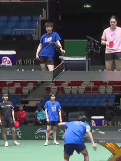 孙颖莎王楚钦成都混团最新训练画面。11.29日，体坛快讯的报道，看到了国乒还