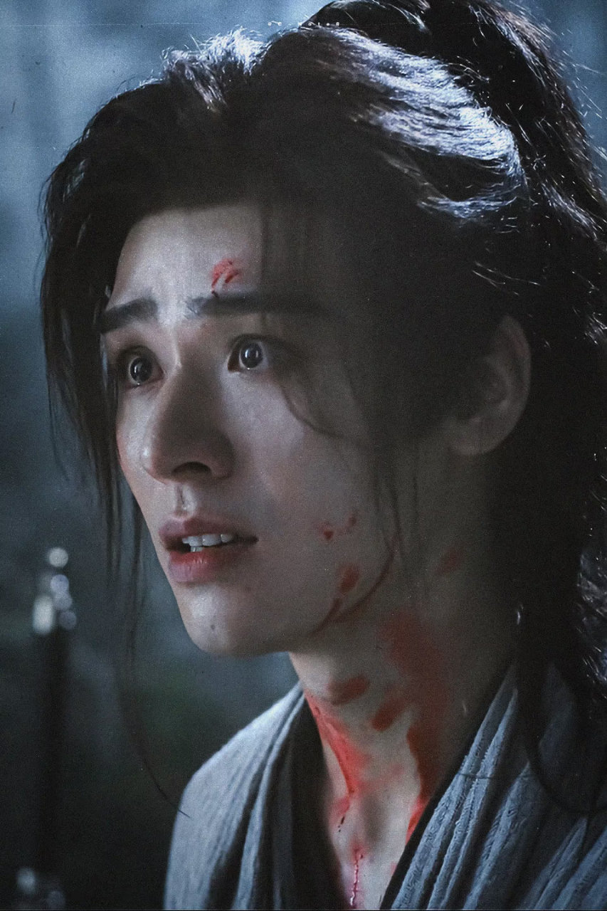 龚俊听到彭小苒不同声音的反应暗河传扫楼直播这段太有梗！彭小苒用四种声线安利，刚