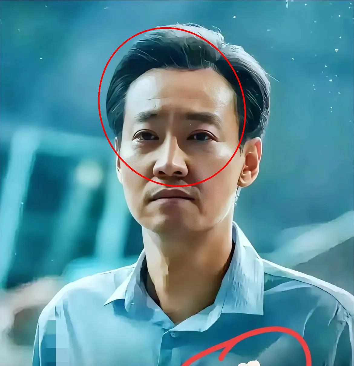泪崩！殡仪馆监控画面撕开多少人的隐痛！辛柏青戴春荣两位老人跪在棺木前塞棒棒糖，