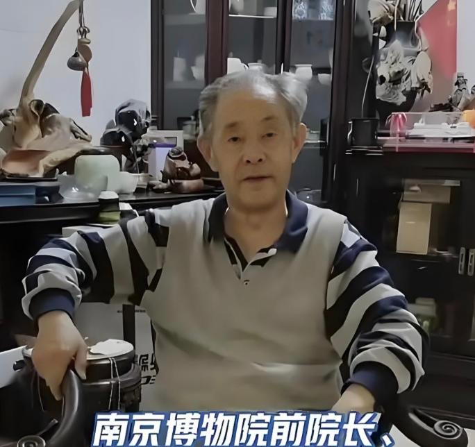 可能大家不知道，原先南京博物院院长姚迁被整被诬陷的时候，当时徐湖平是姚迁的手下，