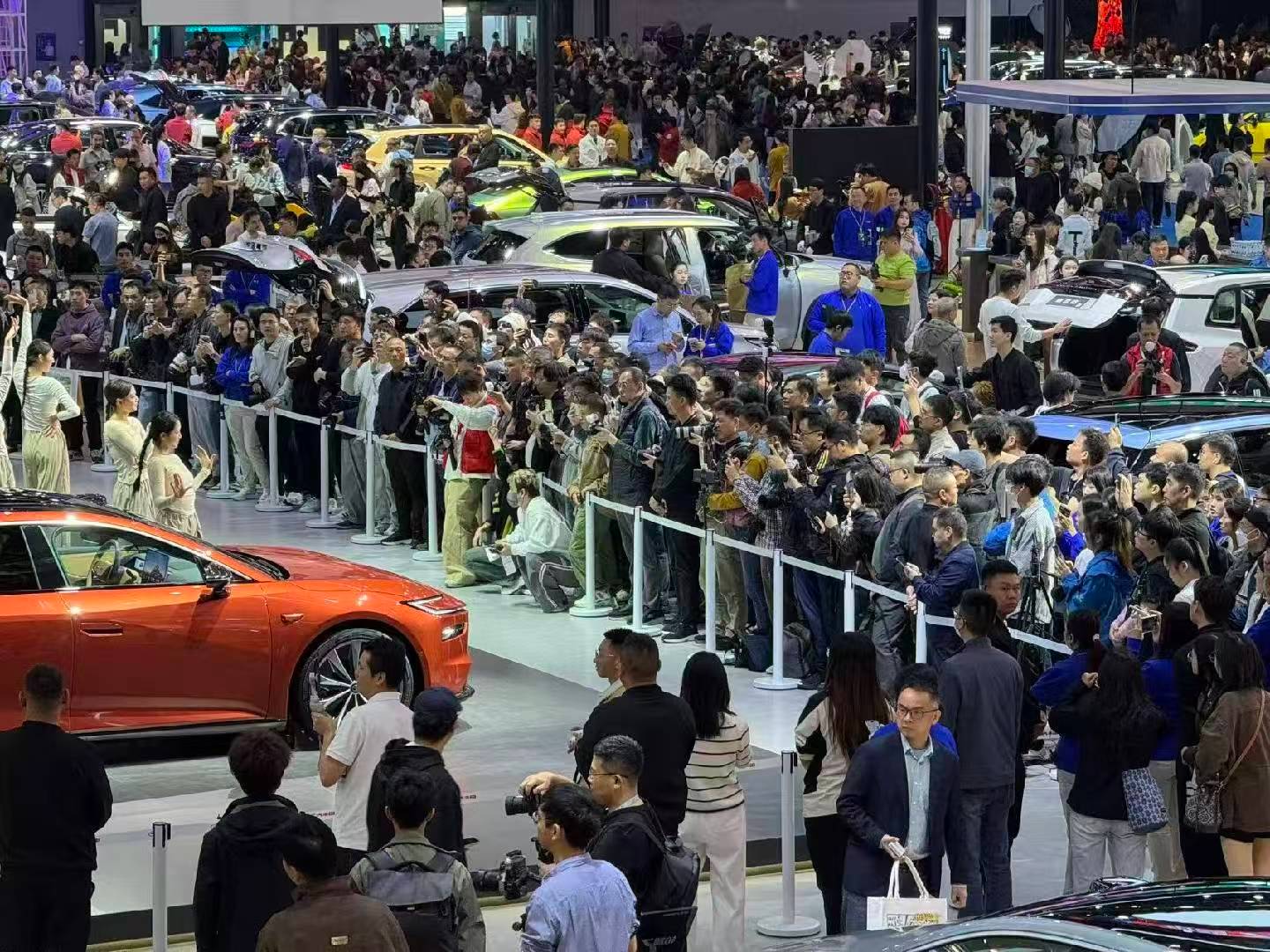 今年广州车展，广汽丰田正式将铂智7这款豪华车型，带入纯电家用轿车主流市场，目标非