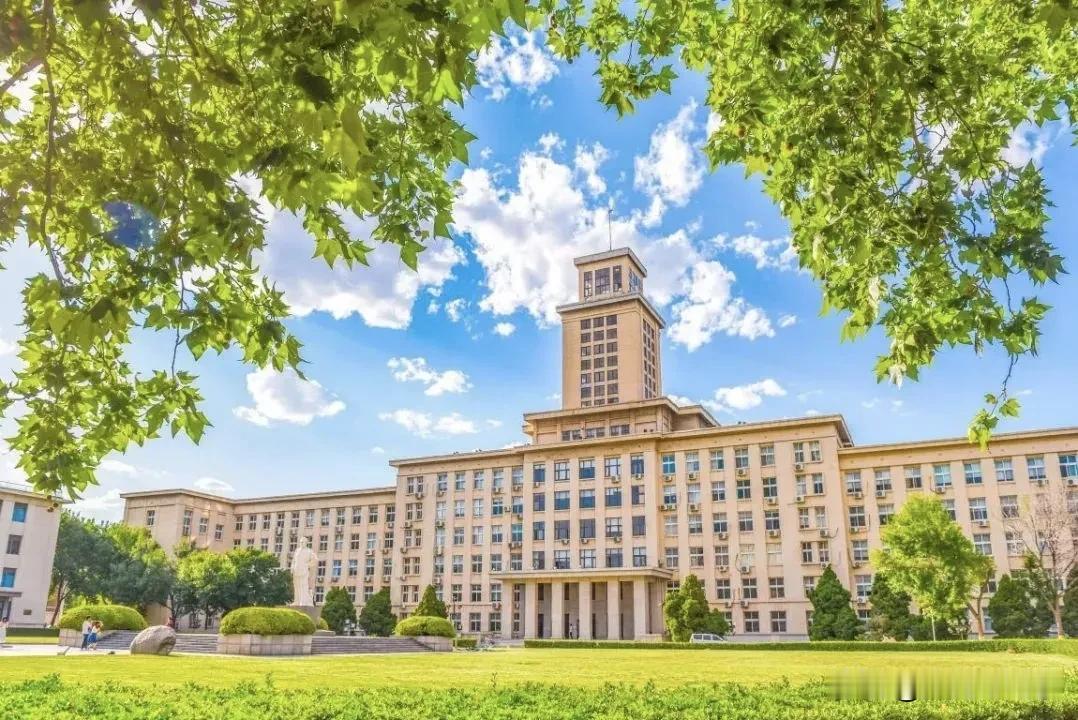 南开大学天津录取线公布，最低649分工科实验班投档最低分664分，医学最低