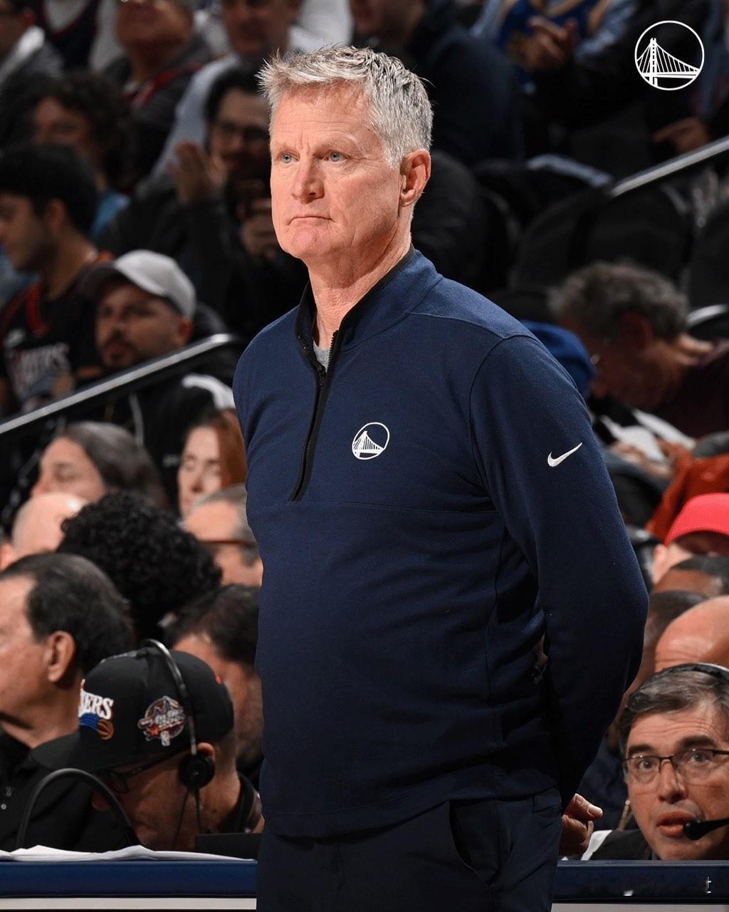 勇士官方祝贺主帅科尔，他太牛了！在12月7日NBA常规赛，勇士客场99-94
