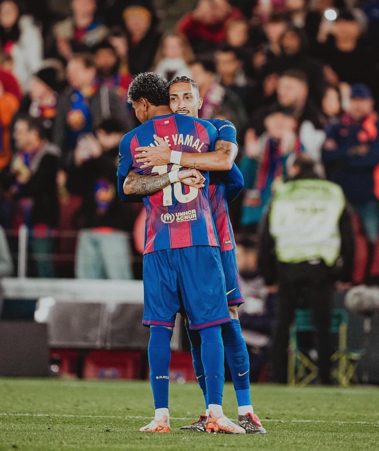 拉菲尼亚立誓：未夺欧冠不离开巴萨拒绝沙特天价邀约据《每日体育报》报道，巴萨队长