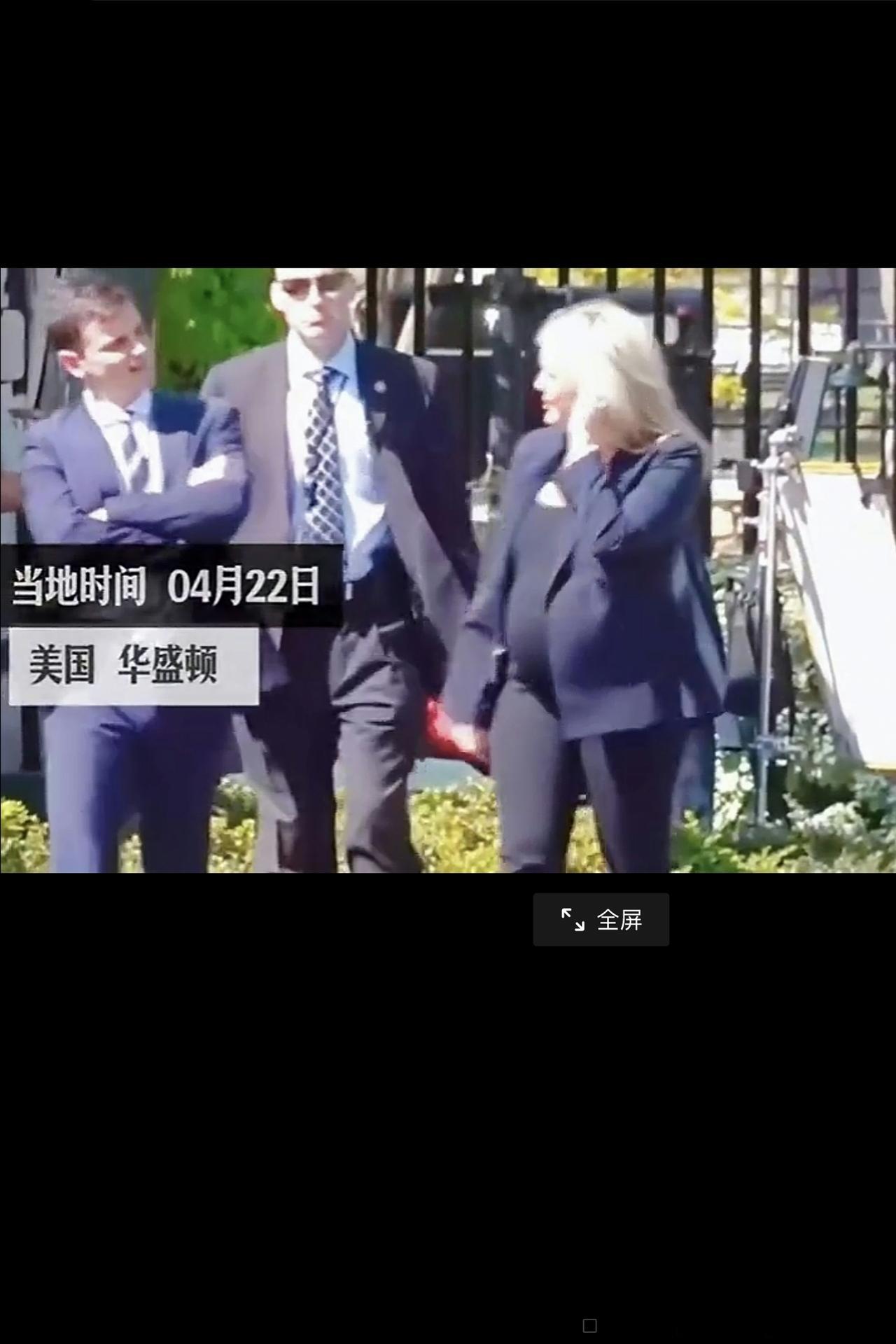 这个女秘书真不简单！白宫新闻发言人卡罗琳已怀上二胎，腹部挺大了。不过，看她的精