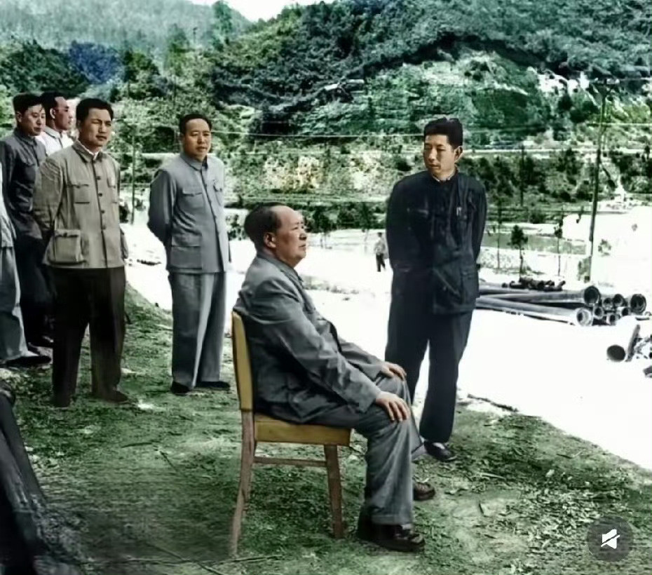 1965年5月，伟人再次踏上井冈山的土地。距1927年他在这里创建第一个革命根据