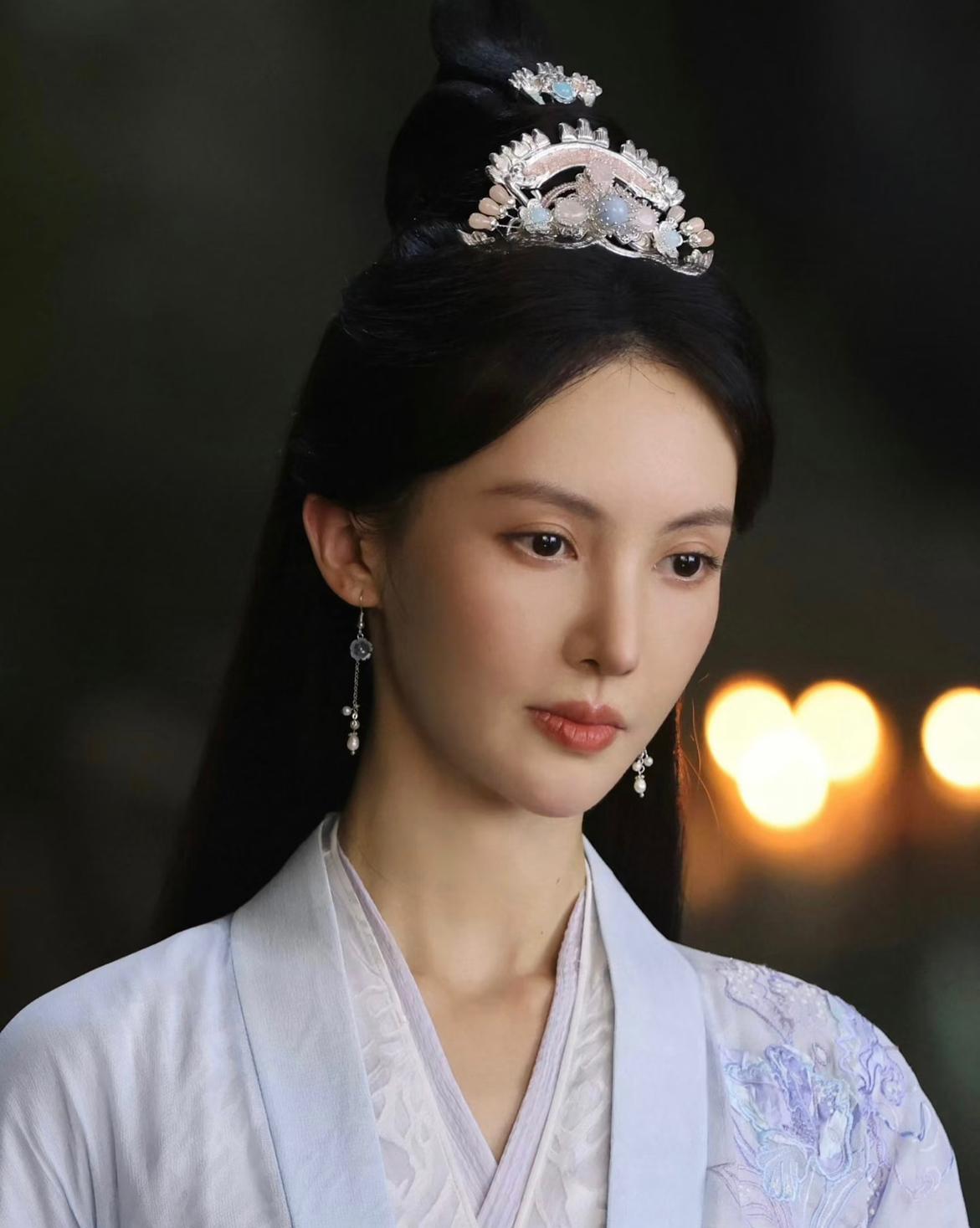 金晨气的应该快哭了，自己明明什么都没干，只是想安安静静的演个仙女，怎么就这么