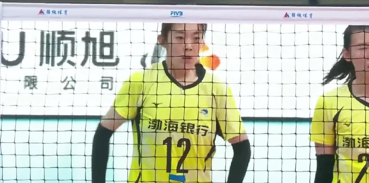 这根本就不是江苏女排，没啥看头！天津女排第一局25∶20，越打越臭！最大的败笔就