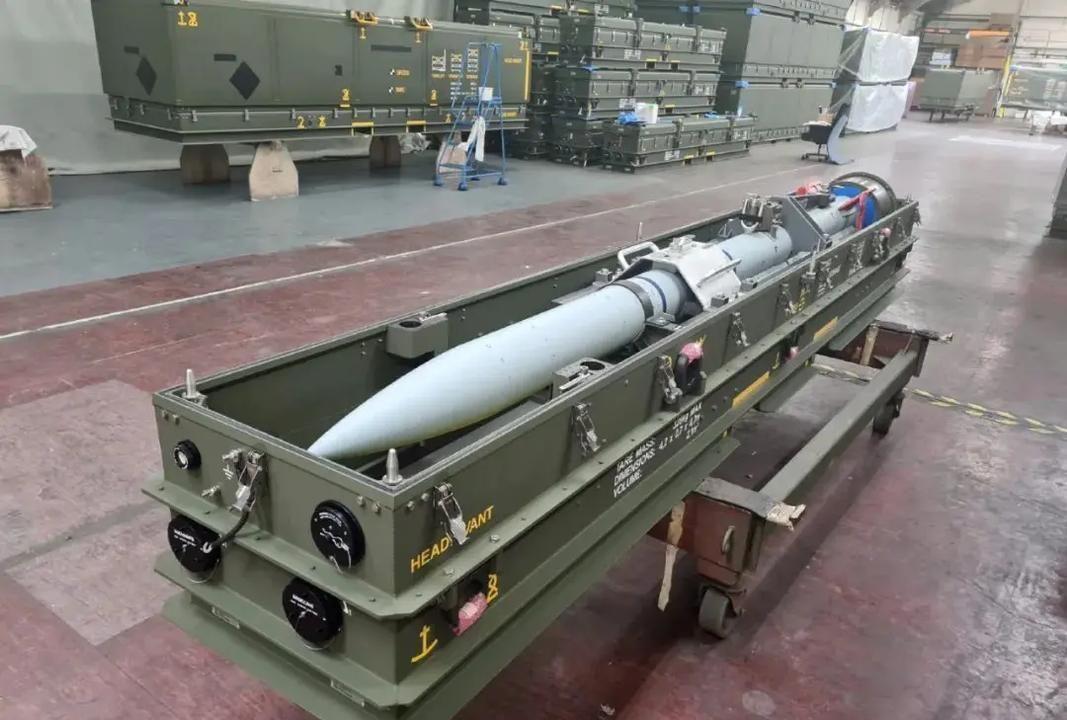 中国产的小鹏新能源电动车出名了，被液体火箭发动机直接击中。6月19日，伊朗向以