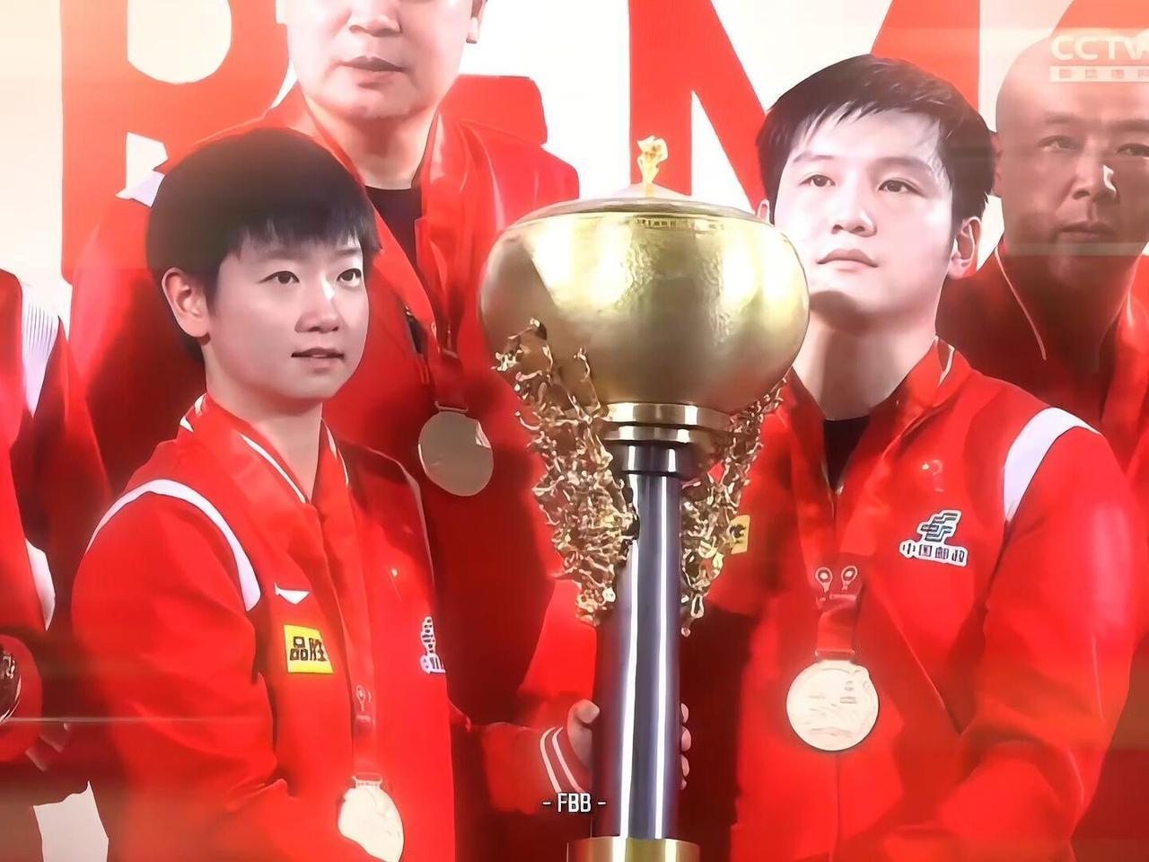 第一届的冠军才是心中白月光，现在看还是如此耀眼明亮！孙颖莎&樊振东，25年开挂