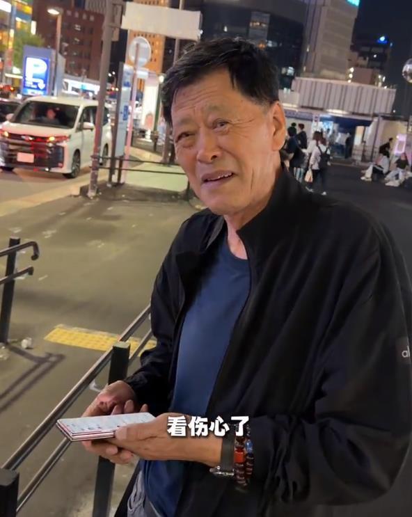 昨天杨鸣和老父亲一起去日本名古屋体育馆观看中国男篮和日本男篮的比赛，结果一场惨败