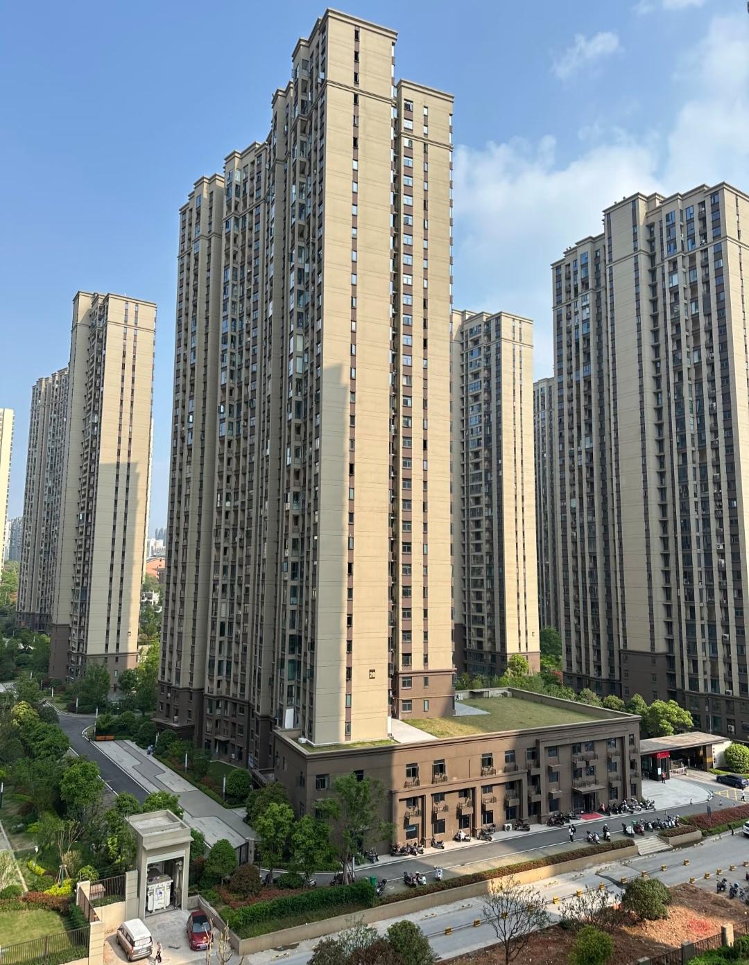 我一直都不明白现在的人胆子怎么这么大?很多普通人拿着三四千的月薪却大多数人