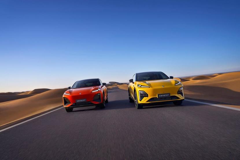 深蓝S07华为乾崑长续航版上市，这消息太让人兴奋！先看深蓝汽车销售数据，一路