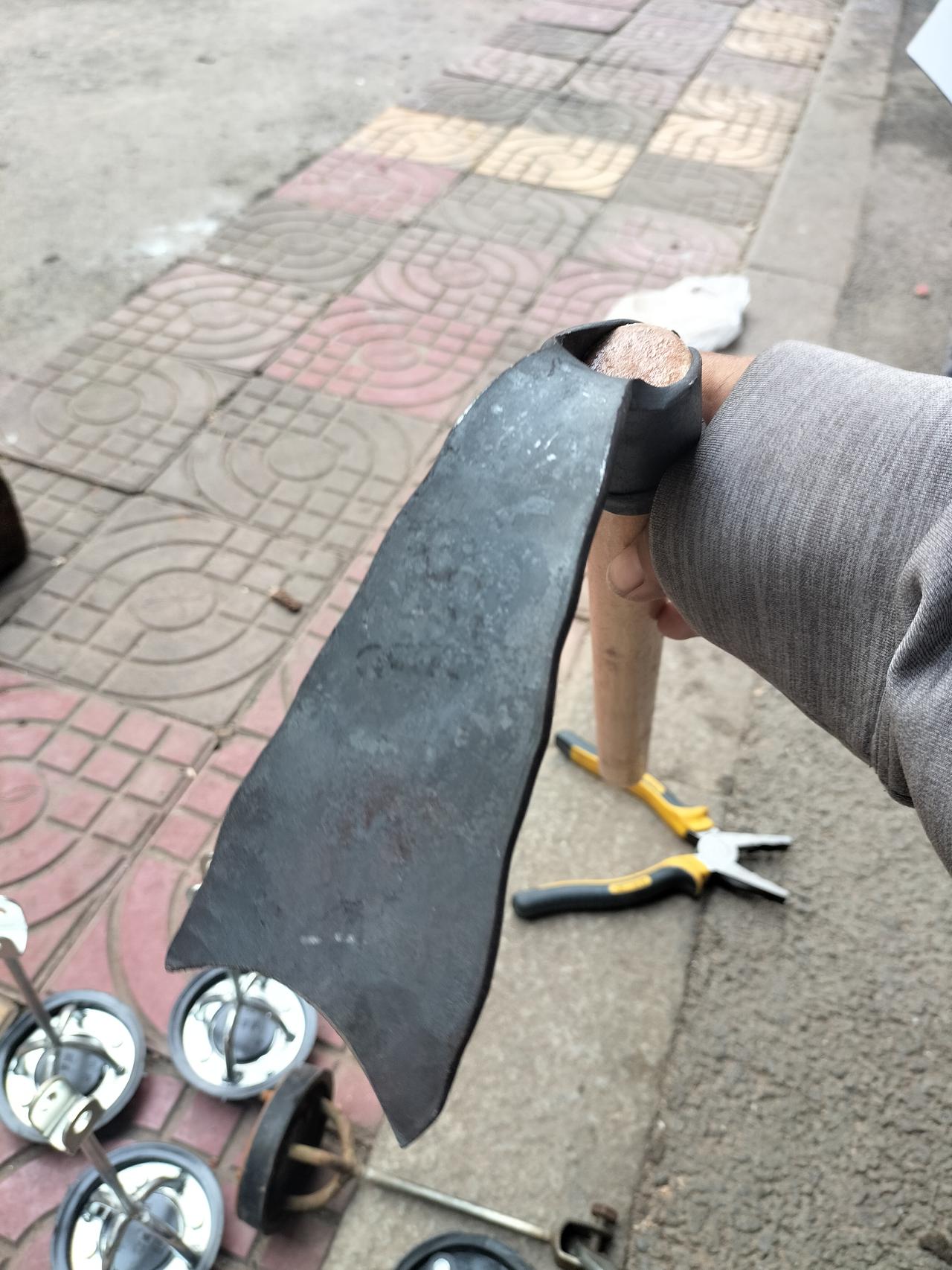 我买了一个锄草的工具13元钱，老板娘说很好用，我买回来试一下，还差不多吧，但没有