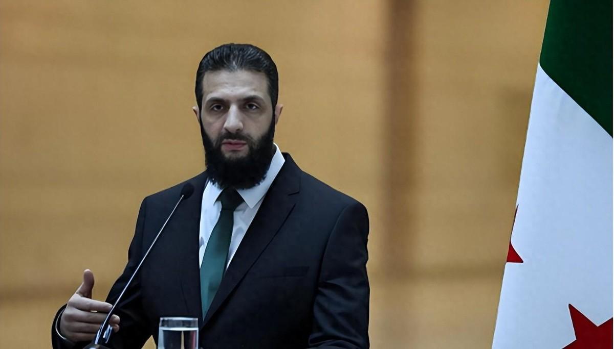 4月17日，中东牌桌上突然砸下一记响雷！叙利亚新总统沙拉阿在土耳其公开亮出底牌，