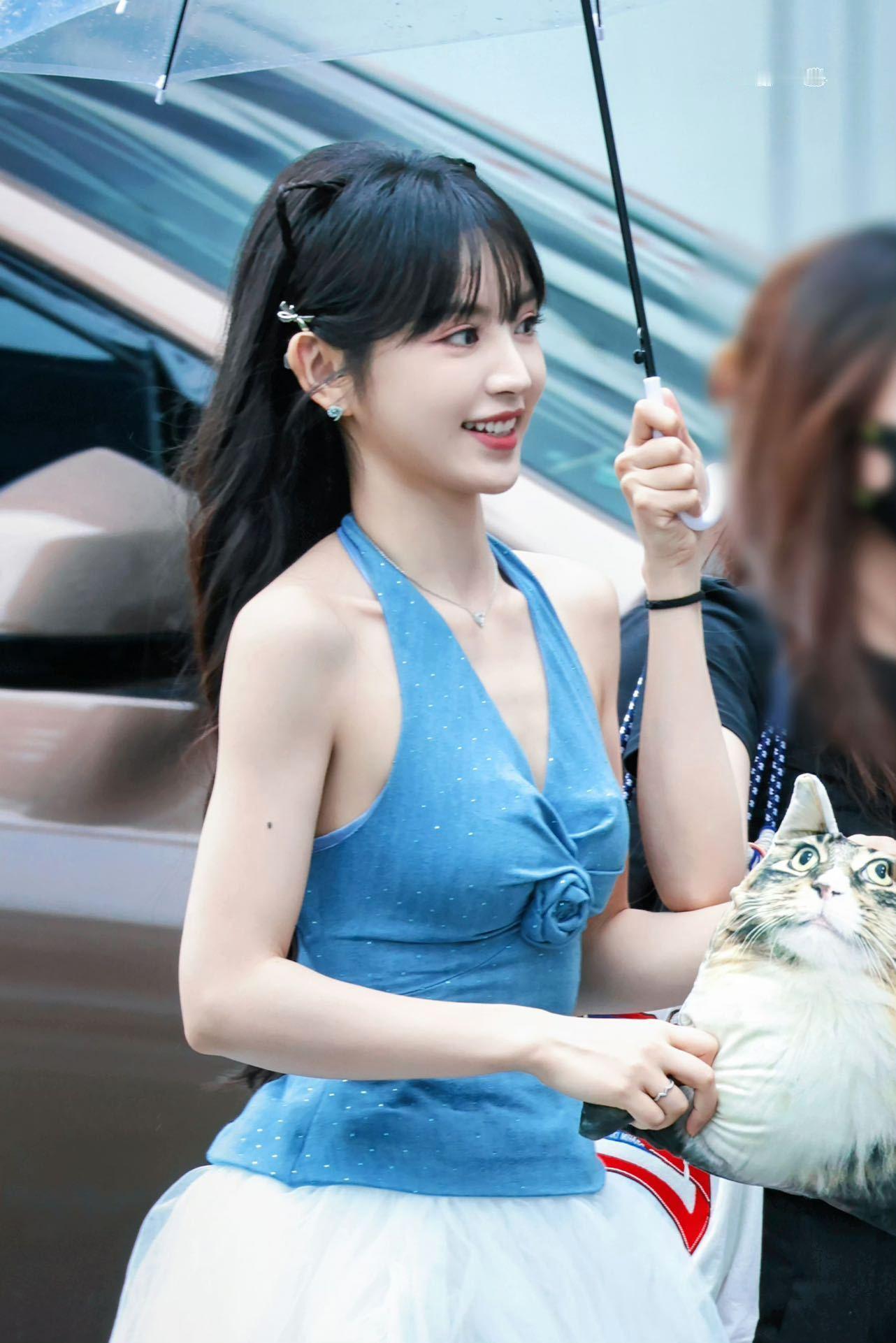 田曦薇我生下来就是齐刘海田曦薇，可爱的齐刘海女孩[大笑]​​​