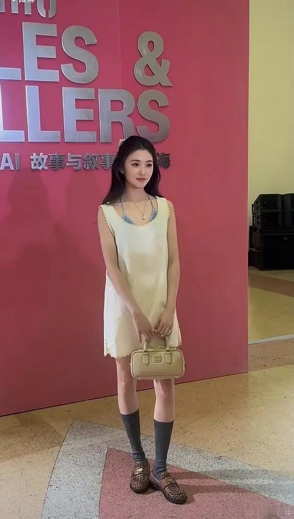 果然比起努力，天资更重要，你觉得谁要更美，赵今麦的腿一直是个缺陷
