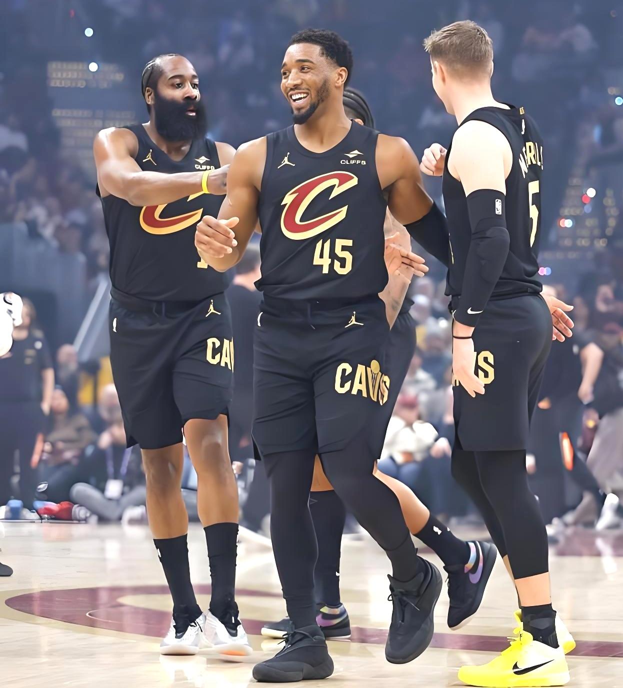 要拿总冠军了，骑士近15场，场均得到119.4，全联盟第一。毫无疑问，全明星