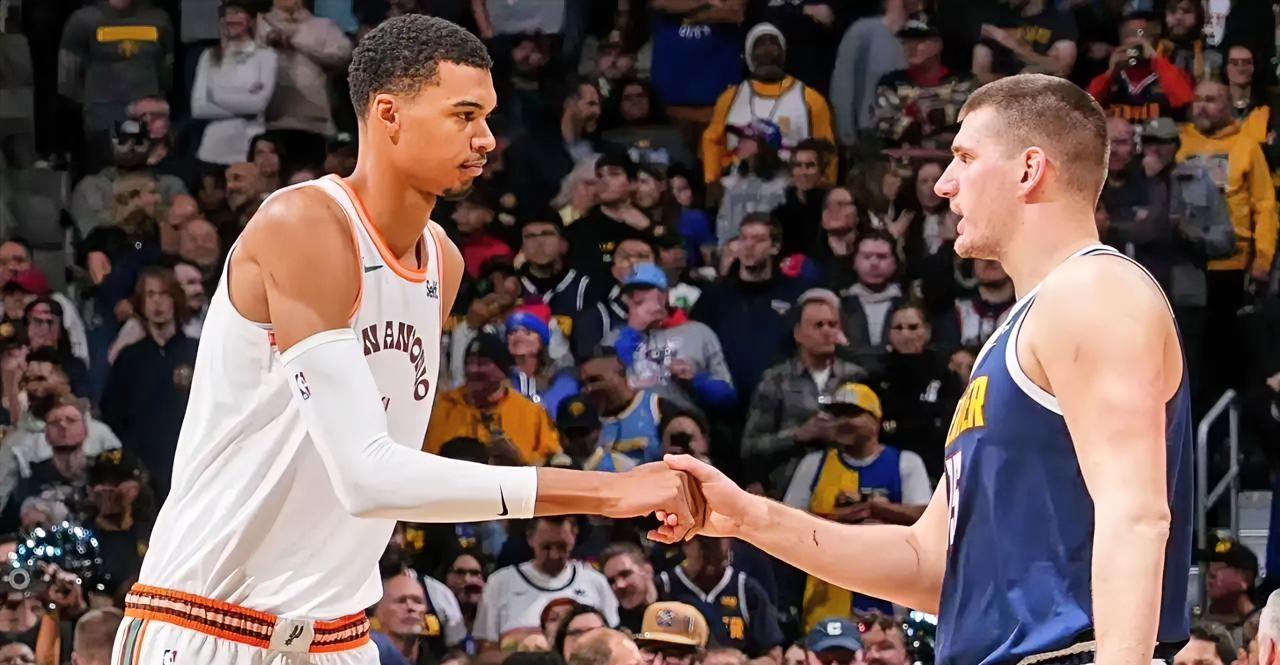 本赛季的文班亚马与约基奇终究不是一个档次的！文班亚马，21岁，2023年状