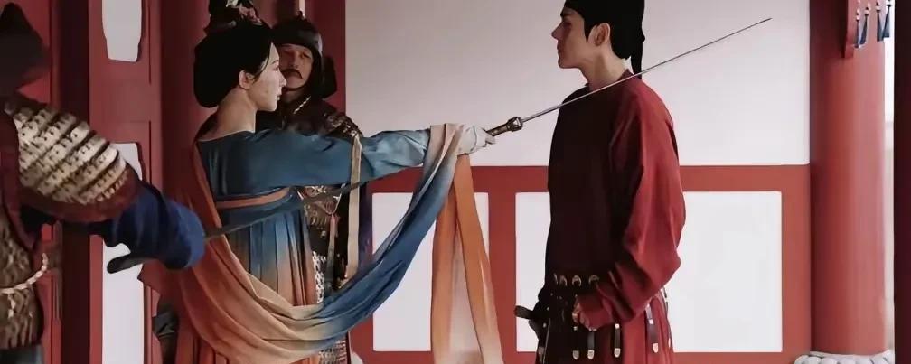 《锦绣芳华》原著里，何惟芳因为商户之女的身份，曾多次受到嘲笑。虽然何惟芳的父亲