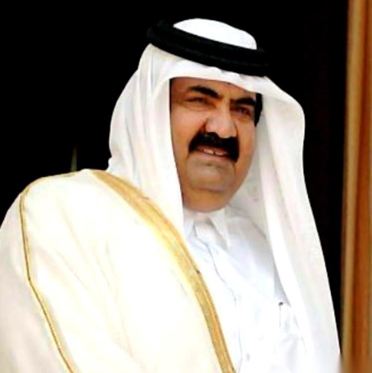 1995年，卡塔尔王储哈马德，给正在瑞士度假的国王父亲，打了一个电话。电话接通